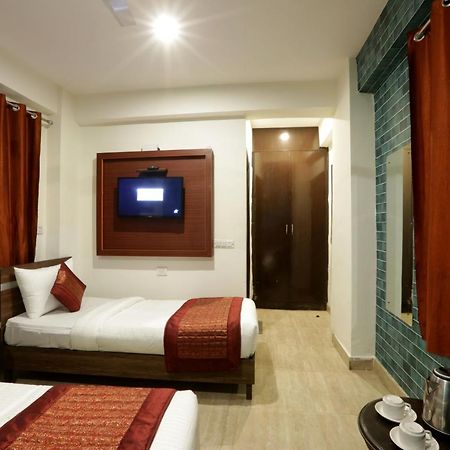 Hotel Airport Star Ню Делхи Екстериор снимка