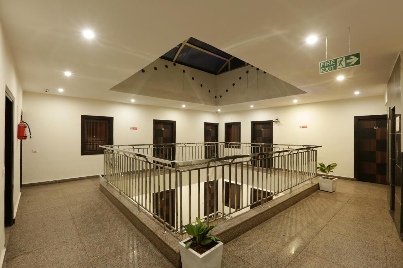 Hotel Airport Star Ню Делхи Екстериор снимка