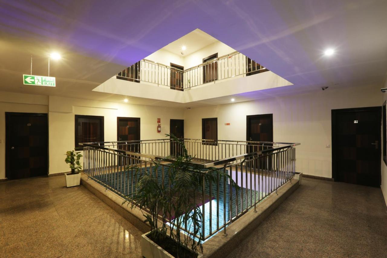 Hotel Airport Star Ню Делхи Екстериор снимка