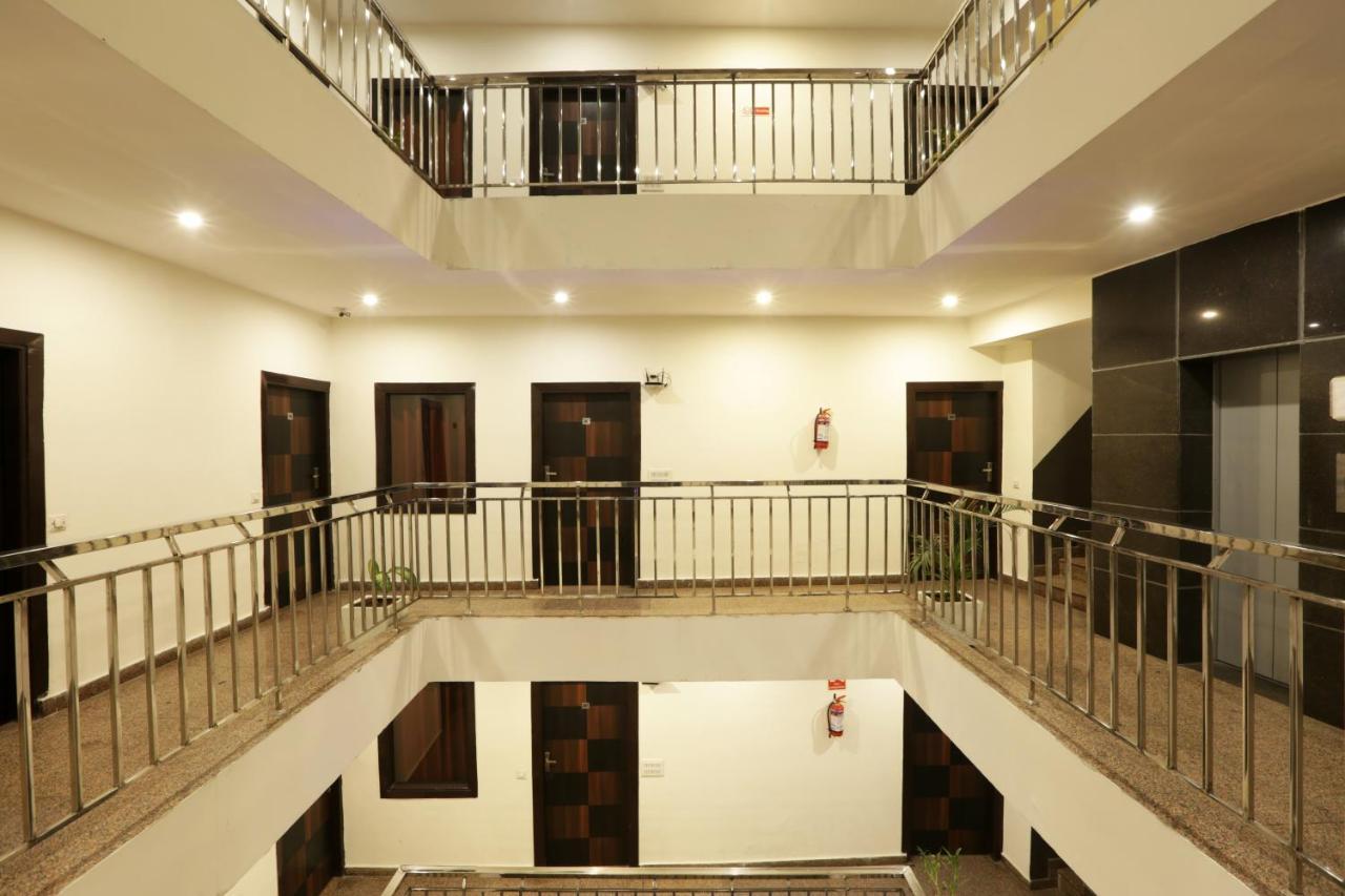 Hotel Airport Star Ню Делхи Екстериор снимка